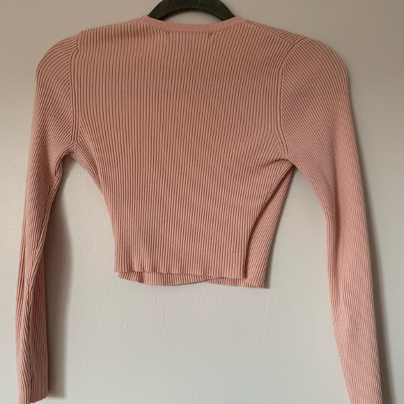 Light pink v-neck cropped long sleeve - Picture 3 of 3